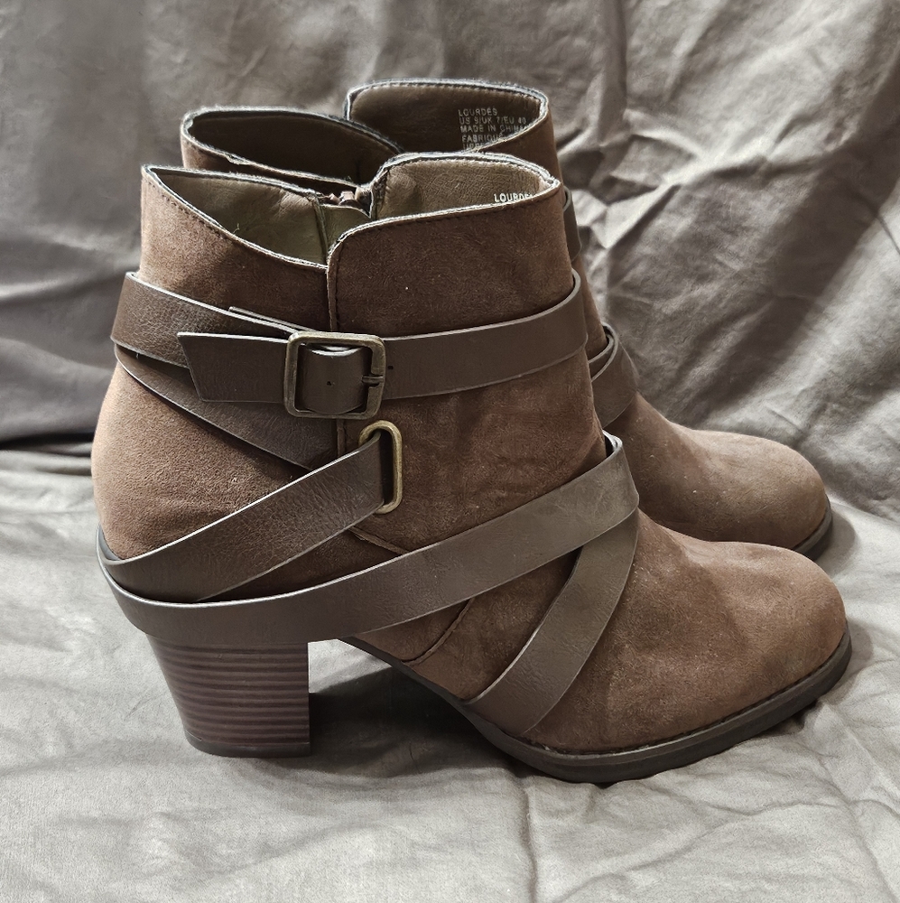 Brown Shoedazzle Ankle Boots Size 9
